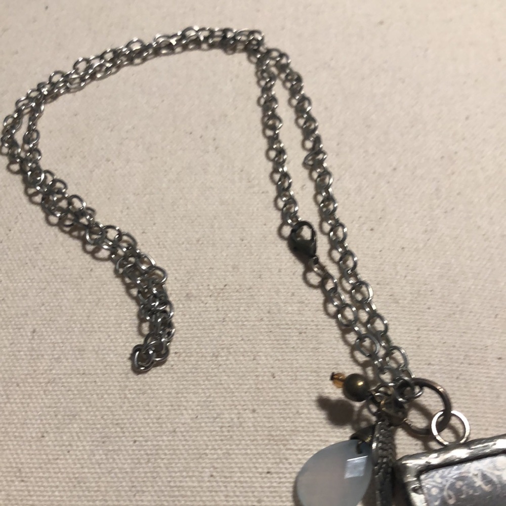 Long charm type necklace - Picture 4 of 4